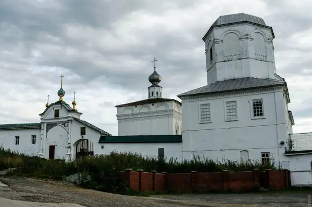 Надвратная церковь монастыря