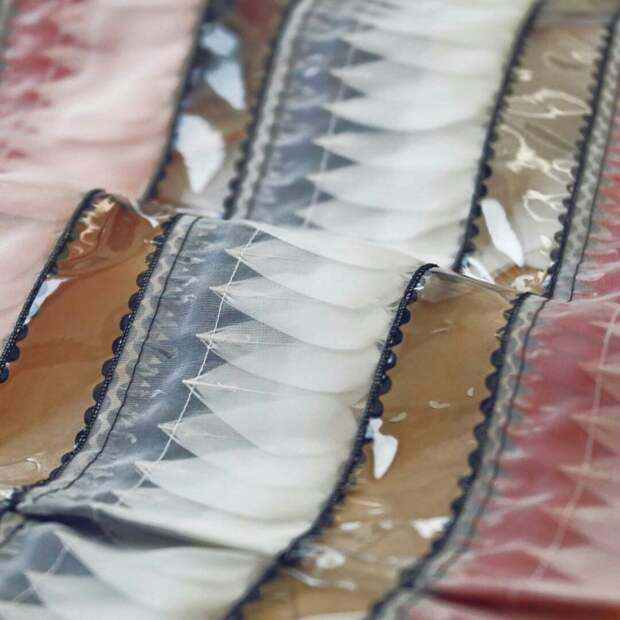 Платье с перьями Chanel Atelier Inside