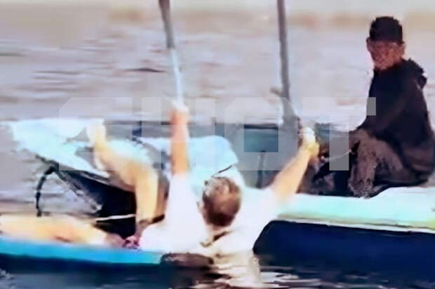 SHOT: на Бали российского серфера унесло на 40 км от берега