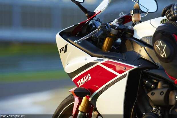 Фотографии спортбайка Yamaha YZF-R1 2012