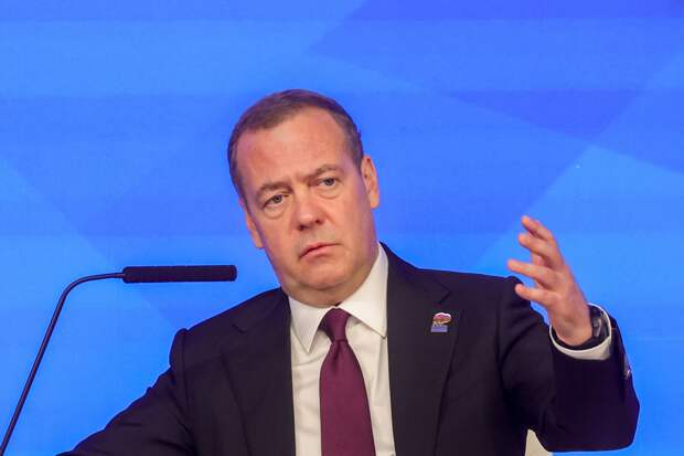 Медведев назвал военный атом механизмом «проветривания мозгов»