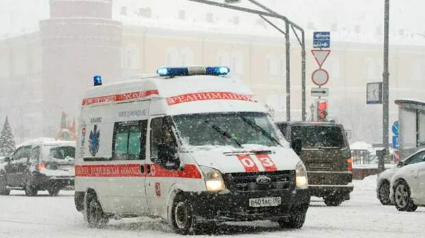 Автобус столкнулся легковым автомобилем в Москве, пострадали 11 человек