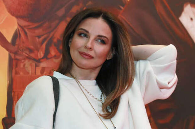 Певица Наталия Власова призналась, что отдает свои дорогие вещи подругам