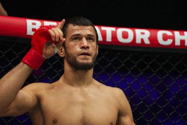 Усман Нурмагомедов вышел в капе с российским флагом и назвал Россию “лучшей и самой сильной страной”