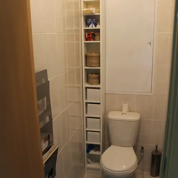 Большая семья — маленькая ванная комната: 10 идей, как уместить всё необходимое