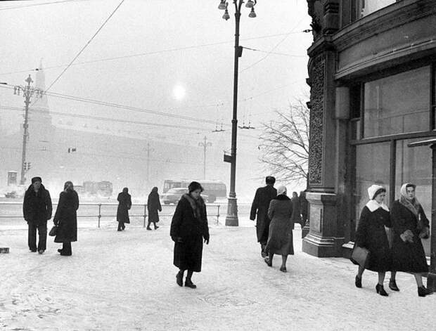 У "Националя", 1959 год. город, зима, москва, ностальгия, фото, фотографии