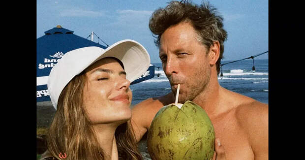 Конная прогулка на побережье и йога: Алессандра Амбросио отдыхает с бойфрендом в Индонезии