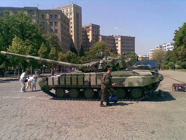 Танки на улицах Харькова Танки на улицах Харькова