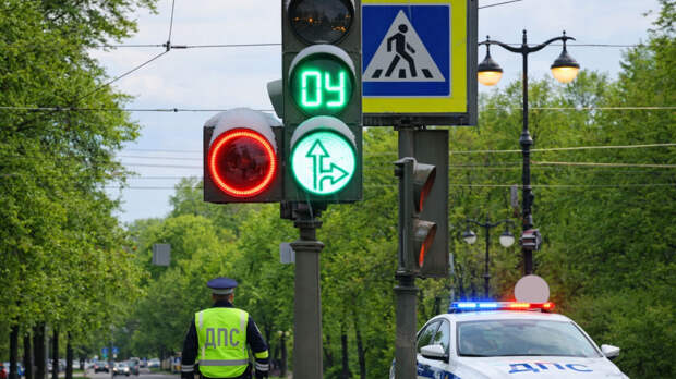 На светофорах появились буквы вместо цифр — что это означает и насколько это опасно