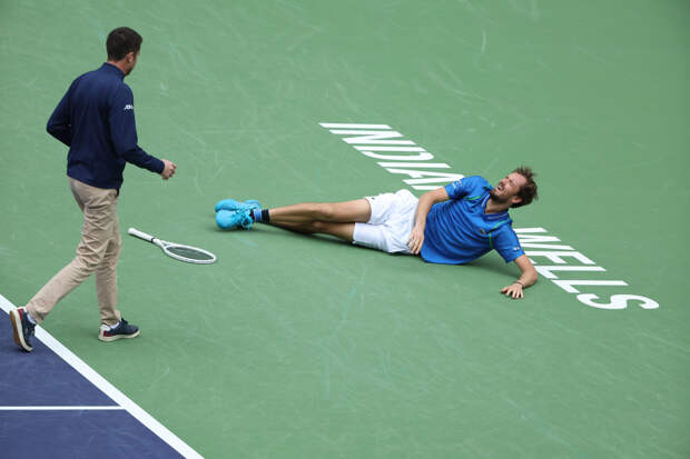 Шамиль Тарпищев: У Медведева легкий надрыв связок. Болеть будет, но играть можно