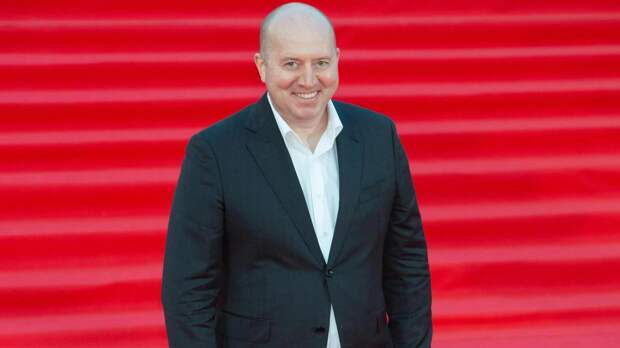 Сергей Бурунов неоднозначно отреагировал на вопрос о причёске в новом фильме: «Лысое корыто» — видео Super