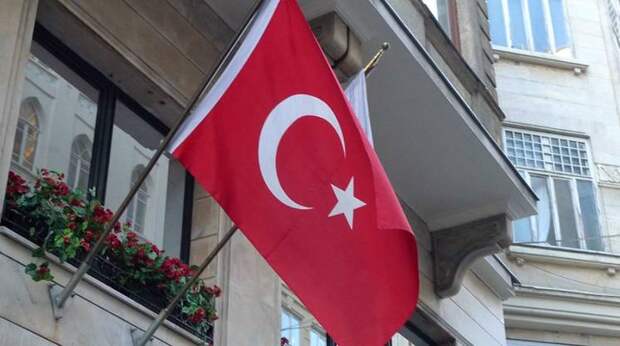 Мехмет Шимшек уже занимал пост министра финансов в 2009-2015 годах, а с 2007 по 2009-ый был госминистром по вопросам экономики