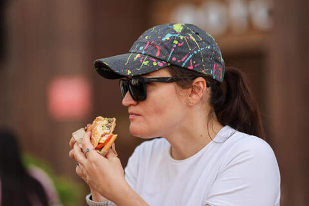 Почему появляется ложный голод, рассказала нутрициолог