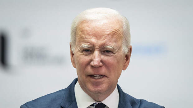 Daily Mail: Байден оскорбил британского премьера Сунака, оттолкнув его в аэропорту Белфаста