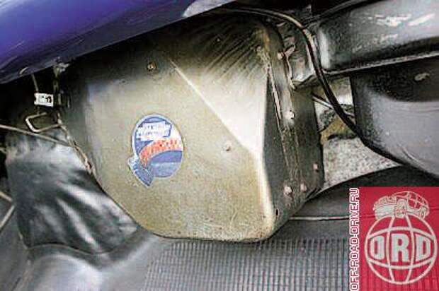 Отопитель - единственный представитель системы управления климатом -установлен в ногах у пассажира. 