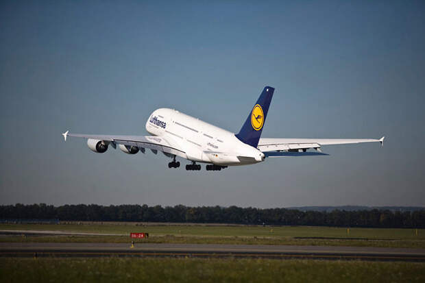 Полет на новом гигантском самолете Airbus A380