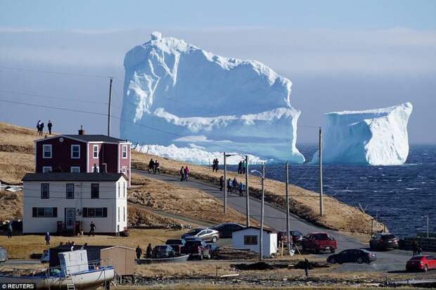 К берегам Канады приплыл огромный айсберг! айсберг, видео, канада, ньюфаундленд