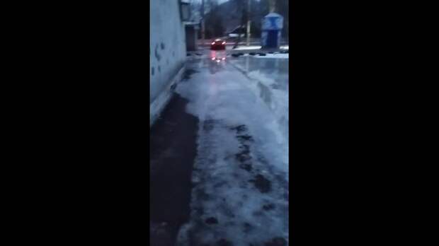 На площади Победы не состоялась встреча с населением, поскольку там открылся бесплатный каток,самый красивый в мире https://t.me/webmoney_dn/313944Vid...