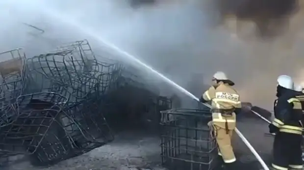 В Волгоградской области произошёл пожар на складе