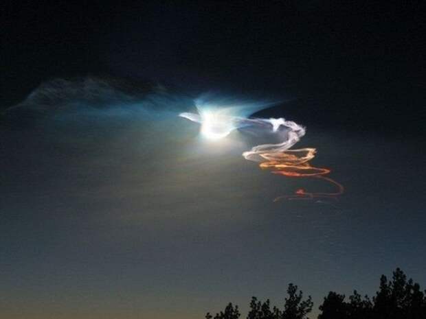 Необычное явление в небе над Астраханью (9 фото)