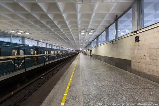 Путешествие по петербургскому метро (67 фото)