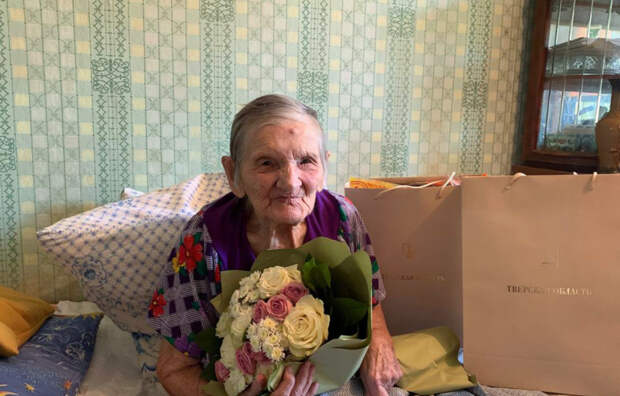 Игорь Руденя поздравил со 101-летием ветерана Великой Отечественной войны Александру Григорьевну Кустову