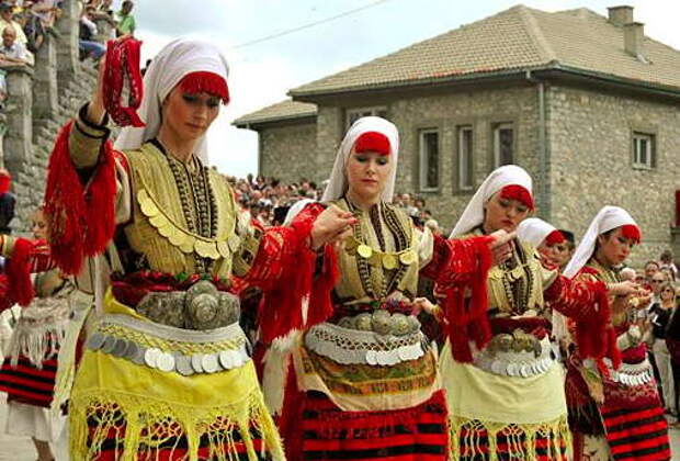 Как лишали девушек невинности в древние времена 