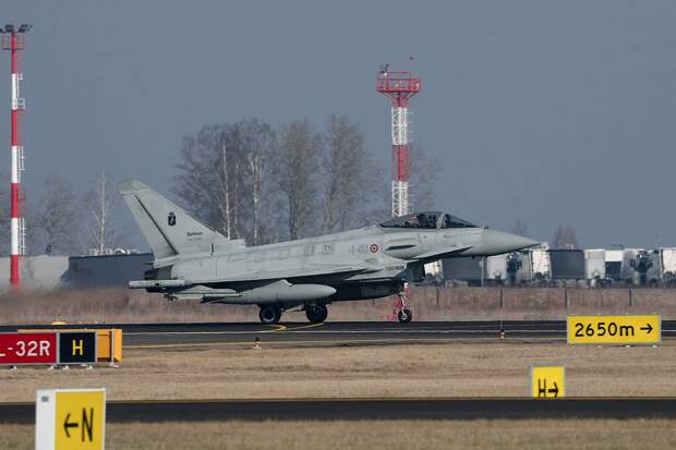 Истребители НАТО привели в боеготовность из-за инцидента на границе
