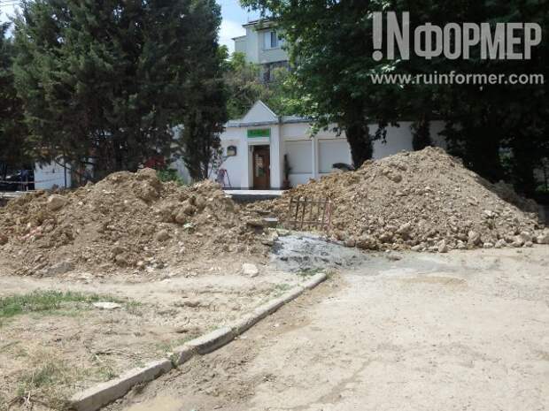 «Как можно построить и сразу сломать?»