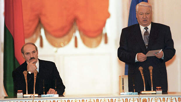 Александр Лукашенко и Борис Ельцин