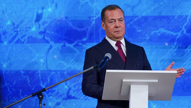 Медведев предупредил о возможном продлении «санитарной зоны» до Польши