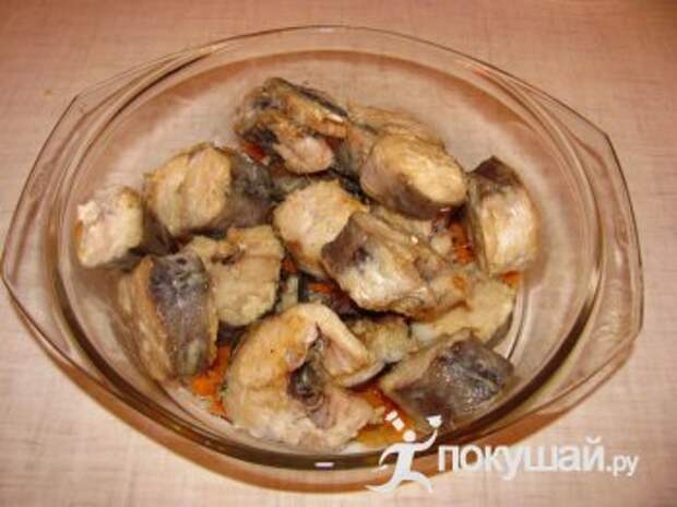 Хек тушенный с овощами