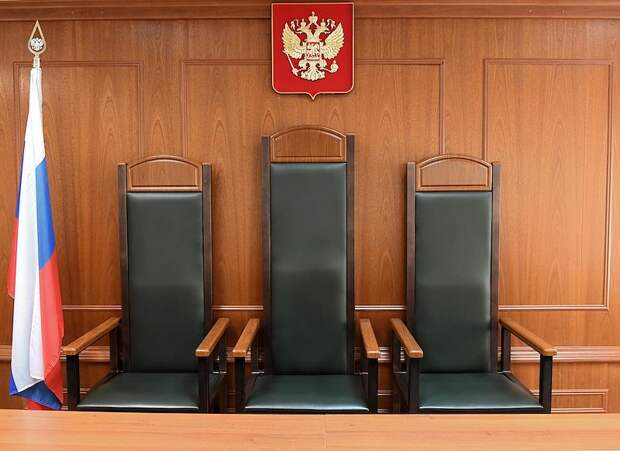 Пассажира метро Петербурга лишили шапки и арестовали из-за найденного в соцсетях фото