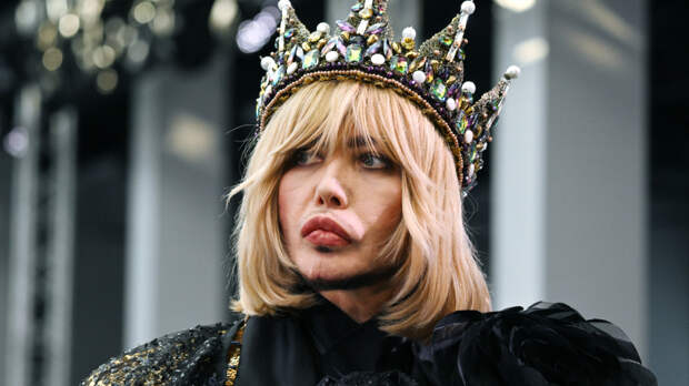 «Нарисовал лицо»: Сергей Зверев перестарался с ретушью на новом фото