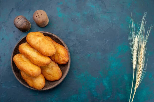 Классика без сложностей: готовим домашние расстегаи с рыбной начинкой