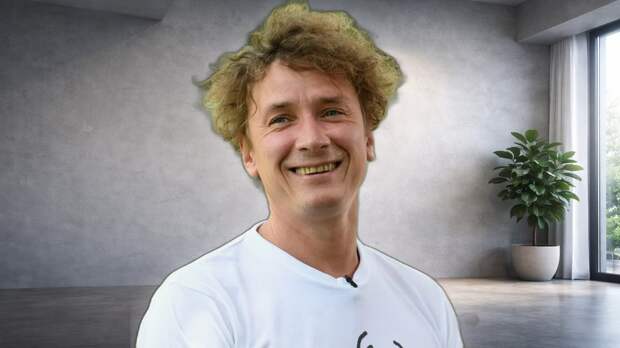 «Я очень скучаю по детству»: как 48-летний Александр Яценко пережил предательство, но обрел счастье с молодой женой