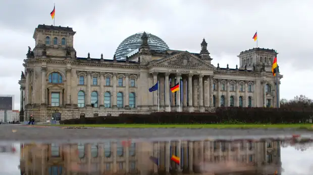 Самоограничения: почему в бундестаге вновь подняли вопрос о снятии санкций ЕС с России