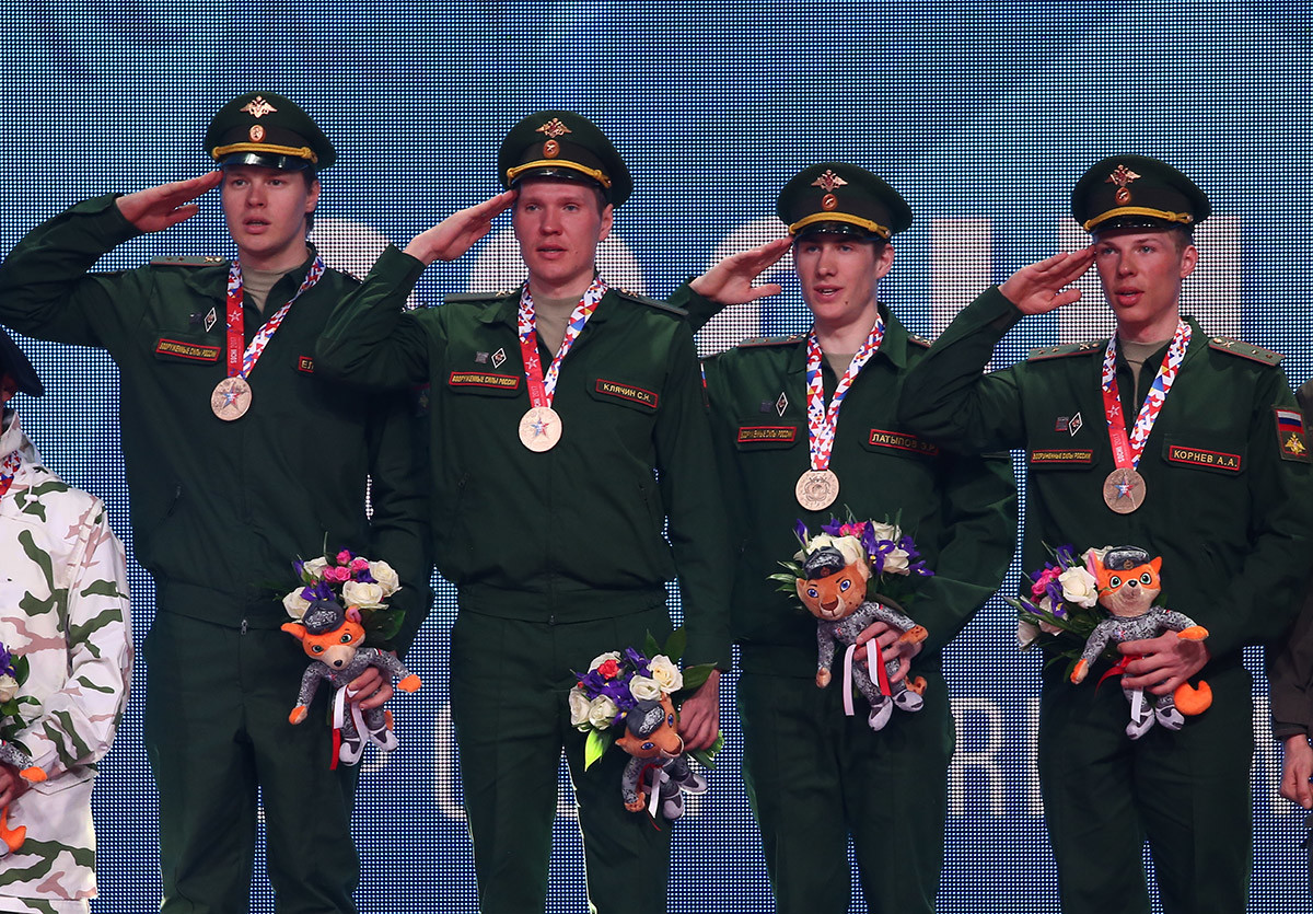 Почему почти половину российских медалей в Токио выиграли военнослужащие и силовики?