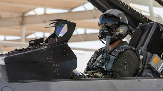 FT: американского пилота арестовали за обучение китайских летчиков