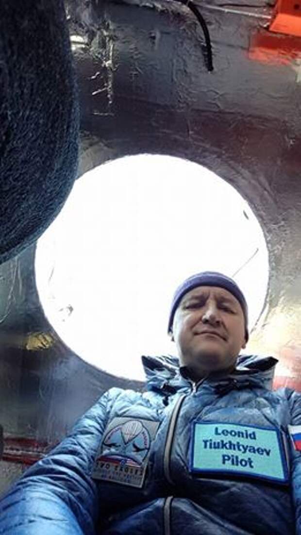 Входной, он же надеюсь и выходной люк нашей гондолы. Добро пожаловать в большое воздухоплавание: вход рубль, выход - два. Есть желающие?