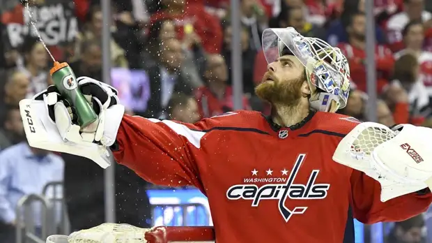 Голкипер «Вашингтона» Холтби отклонил приглашение в Белый дом на встречу с Трампом