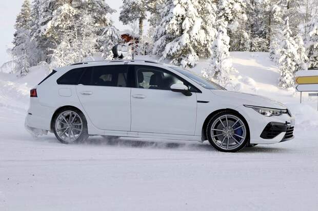 VW больше не беспокоит маскировка нового Golf R Estate