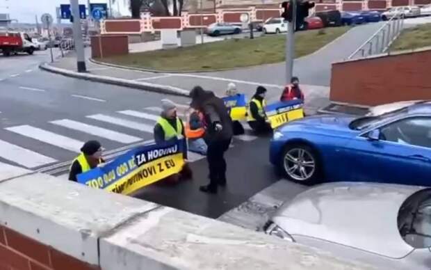 Поведение украинских беженцев в Чехии вынудило местных жителей прибегнуть к силе