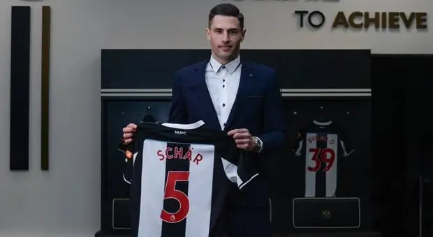 «Ньюкасл» заключил новый контракт с ключевым защитником