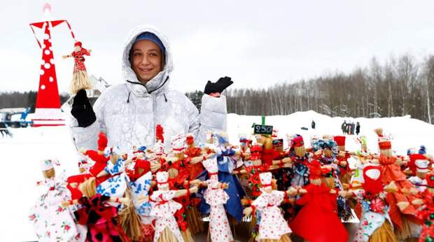 В "Горках Ленинских" сожгли самое высокое в России масленичное чучело
