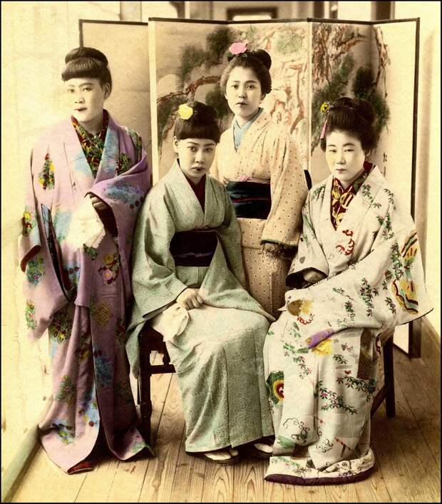 1897. Проститутки борделя №9 в Канагаве