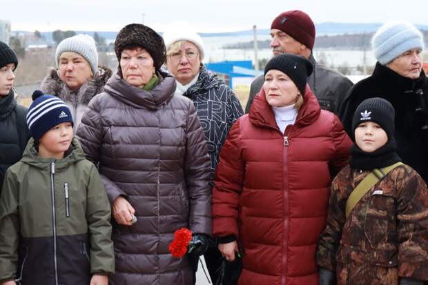 В Братске увековечили память героев: на мемориальном комплексе открыли новую памятную плиту