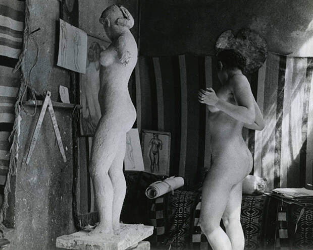 Дина Верни позирует для скульптуры "Гармония" в мастерской Аристида Майоля, Джон Ревалд, 1941