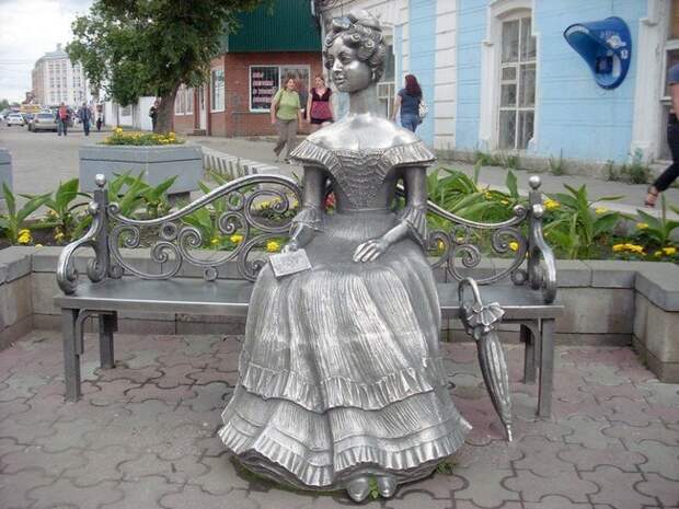 Скульптура "Любаша", Омск