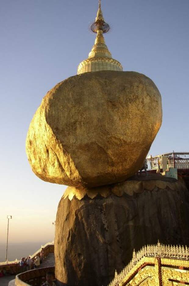 10 балансирующих камней мира (21 фото)